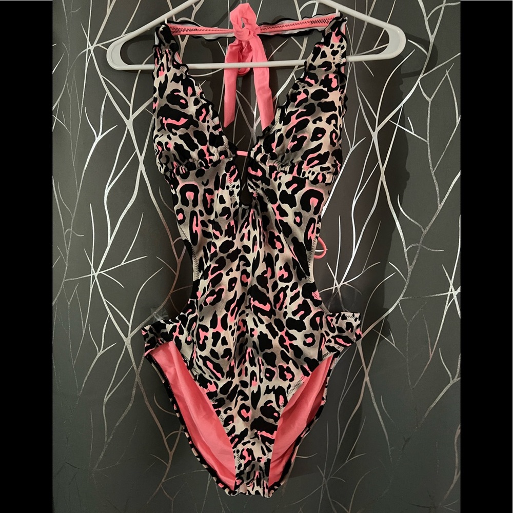 One piece with side cut out swimsuit
